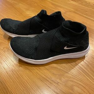Nike Sneakers — Black